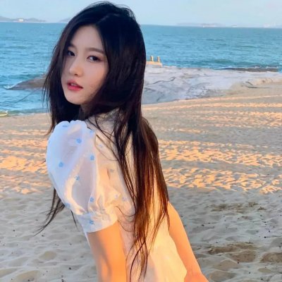 她在这里